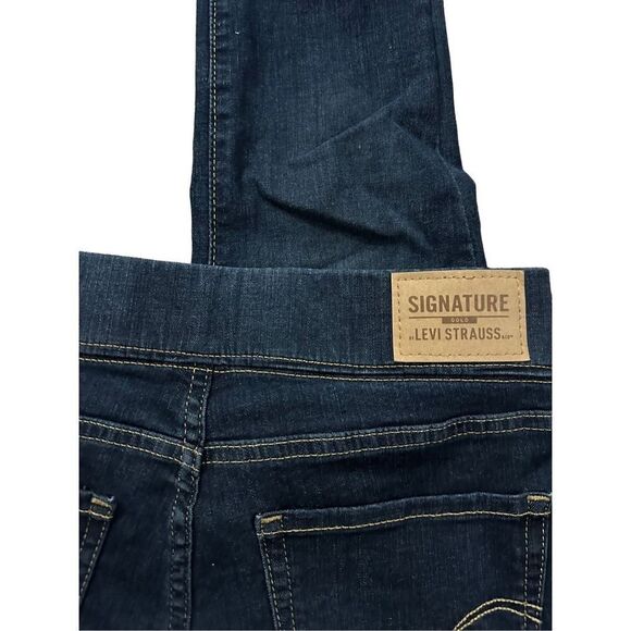 Signature by Levi Strauss & Co. Gold Label Women's Totally Shaping Pull-… - Picture 8 of 9